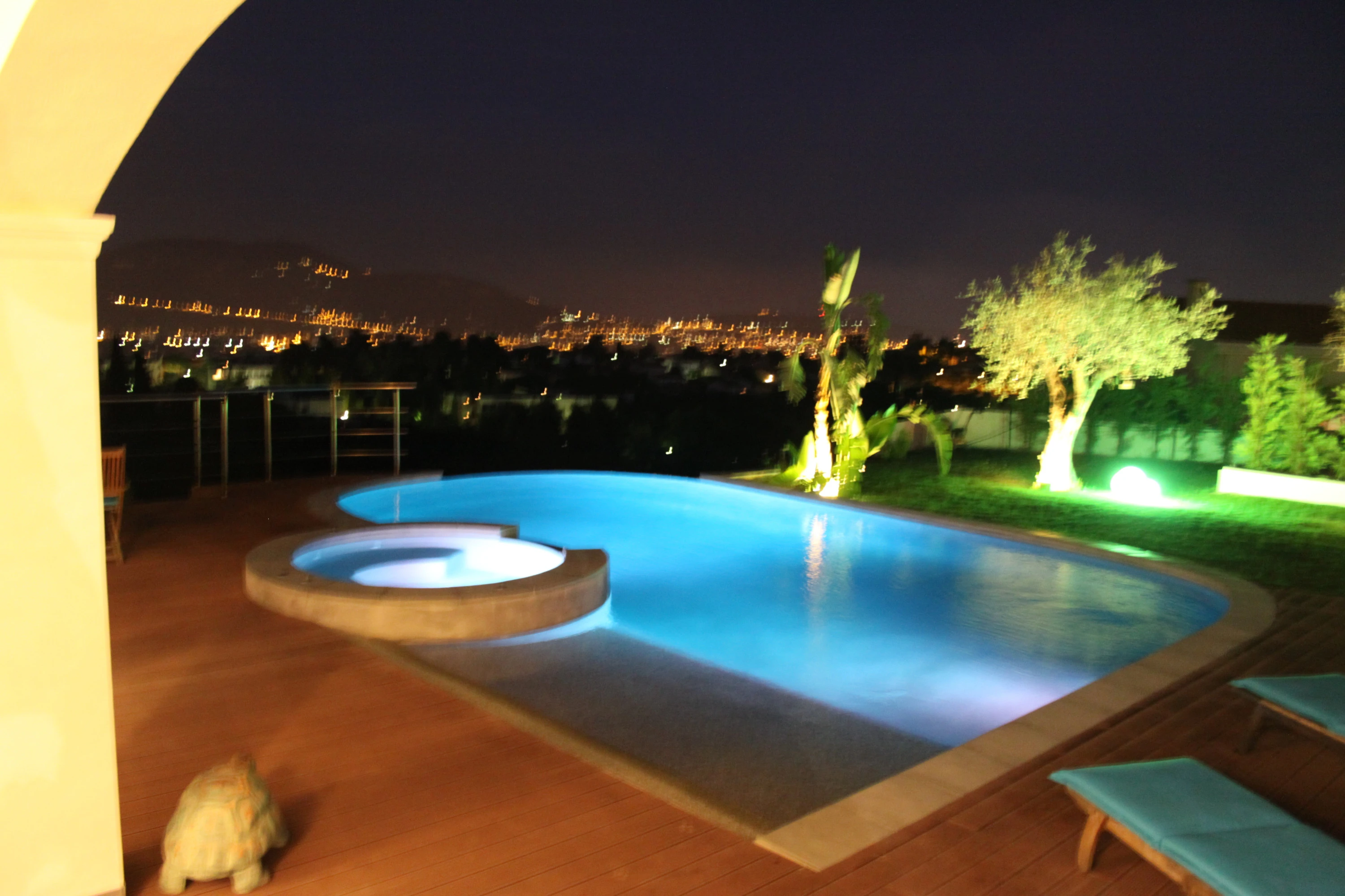 43 EXTERIEUR NUIT (43)